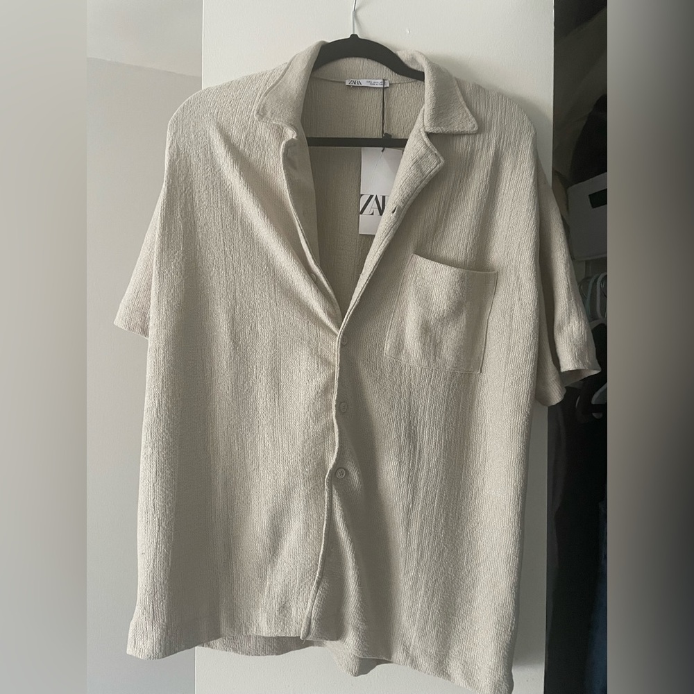 Zara Men’s cream textured short sleeve button down